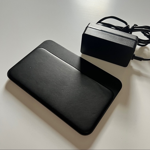 Nomad Base Station Wireless qi smartphone charging pad - Picture 3 of 6